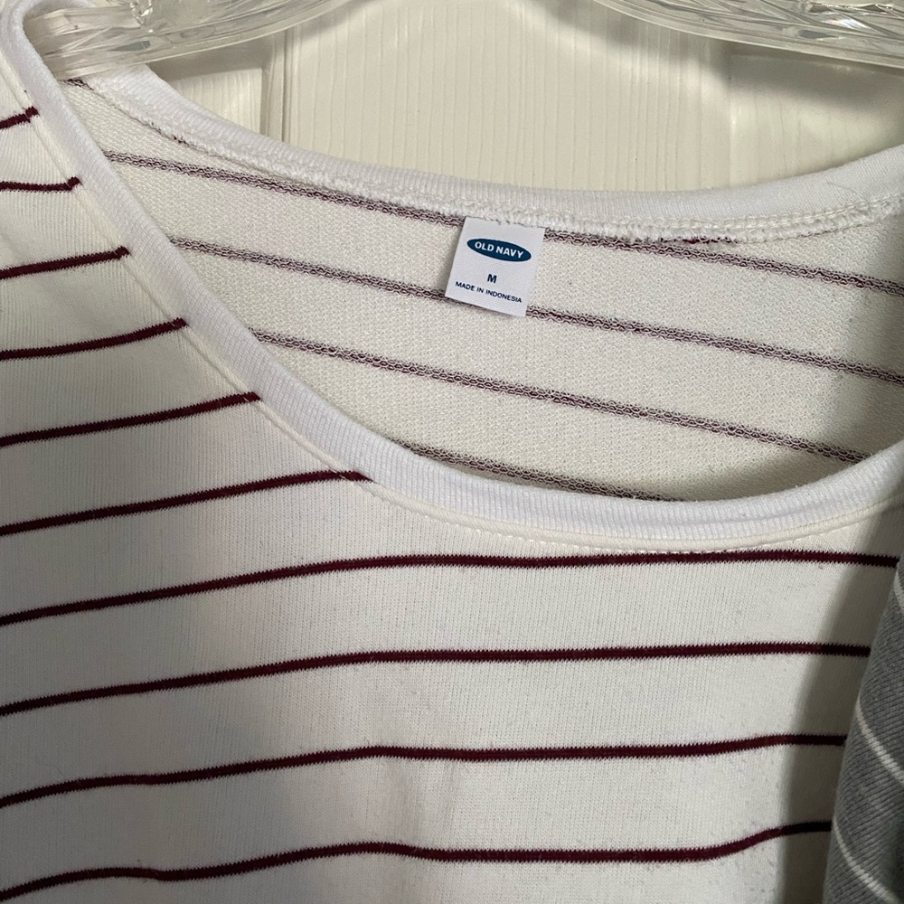 Old Navy Women’s Bundle of 2 Twist Front Sweaters Tops Gray & White Medium M - Picture 4 of 7